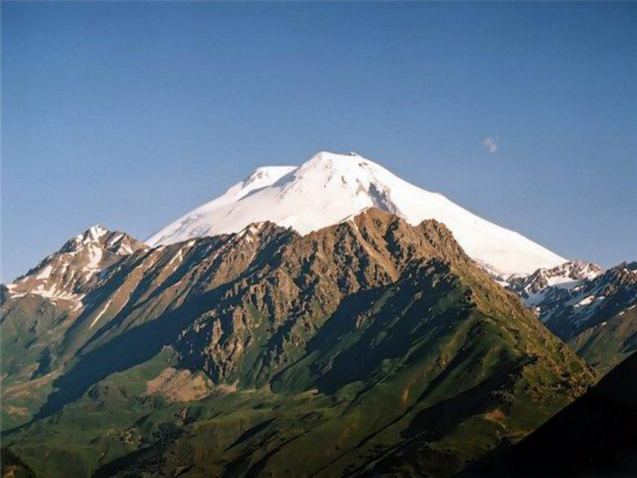 Вторая по высоте гора в россии. Самая высокая гора в России Эльбрус высота. Горы Эльбруса названия. Самая высокая гора Кавказа Эльбрус высота. Самая высокая вершина Эльбруса.
