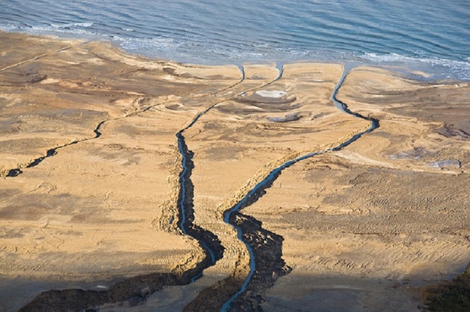 3 реки впадают в океан. Река Иордан впадает в Мертвое море. Реки впадающие в Мертвое море. Иордан впадение Мертвое море. Место впадения Иордана в Мертвое море.